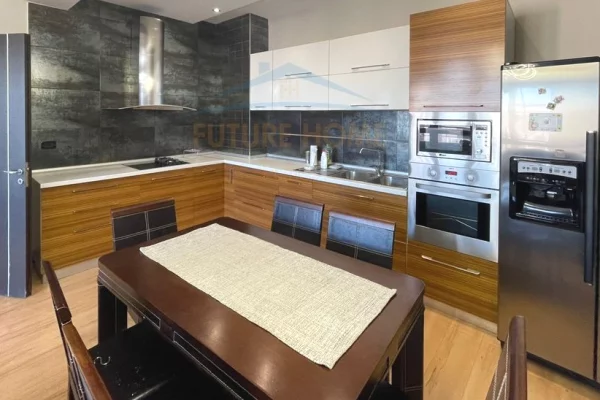 Appartamento in vendita a Tirana 2+1, Arredato