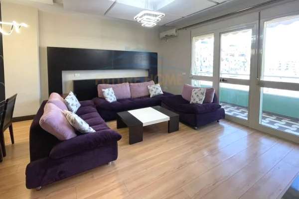 Appartamento in vendita a Tirana 2+1, Arredato