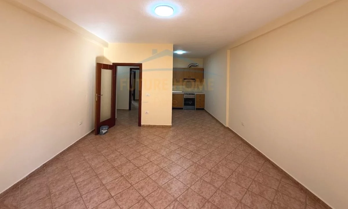 Jepet me qera ambient  Komuna e Parisit, Tirane!
