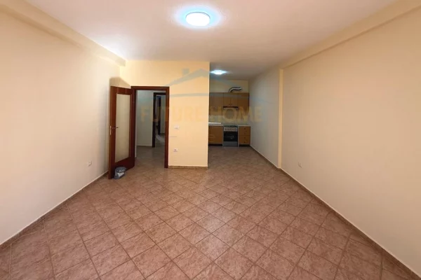 Ambient biznesi me qera 3+1 ne Tirane - 750 Euro