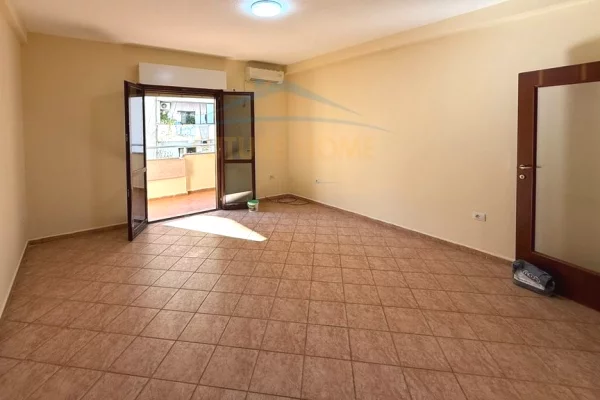 Jepet me qera ambient  Komuna e Parisit, Tirane!