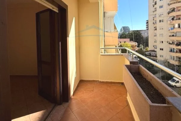 Jepet me qera ambient  Komuna e Parisit, Tirane!