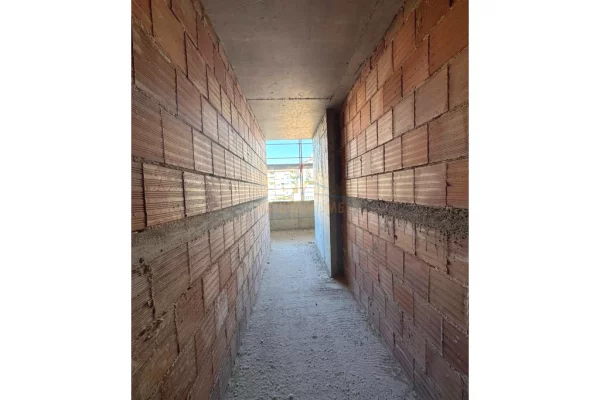 Appartamento in vendita a Tirana 4+1, Vuoto