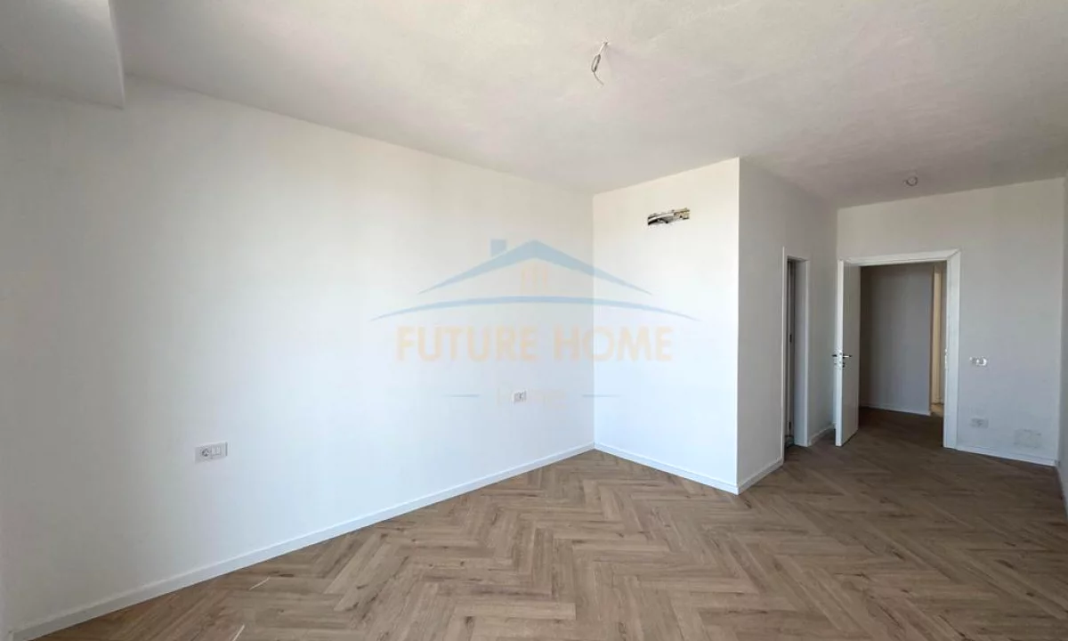 Ambient per qera ne Rrugen Mine Peza