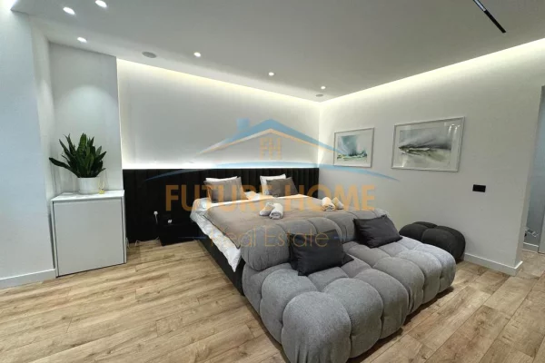 Appartamento in vendita a Tirana 2+1, Arredato