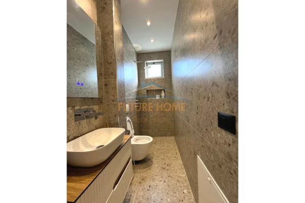 Appartamento in vendita a Tirana 2+1, Arredato