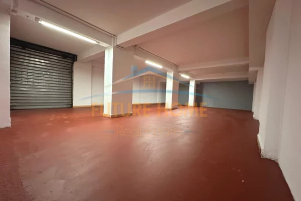 Shitet Ambient Biznesi+Magazinë+Poste Parkimi, Shkolla e Kuqe, Tiranë.