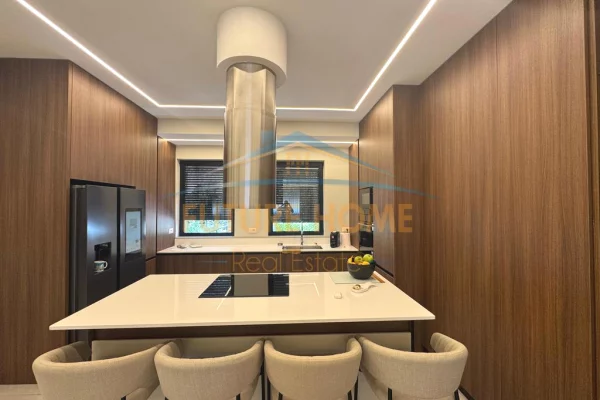 Appartamento in vendita a Tirana 3+1, Arredato