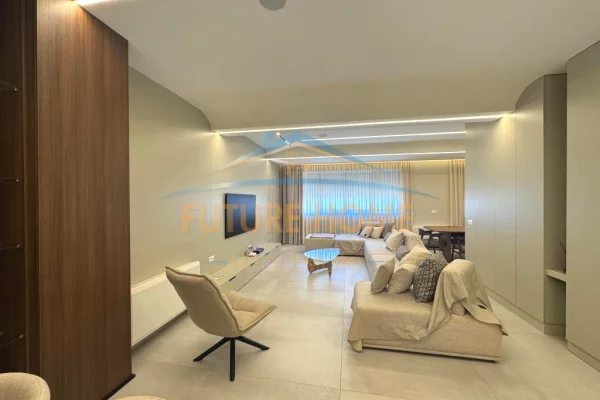 Appartamento in vendita a Tirana 3+1, Arredato