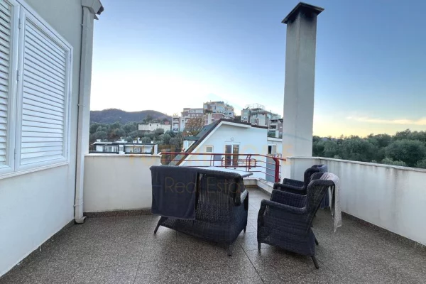 Appartamento in vendita a Tirana 3+1, Arredato