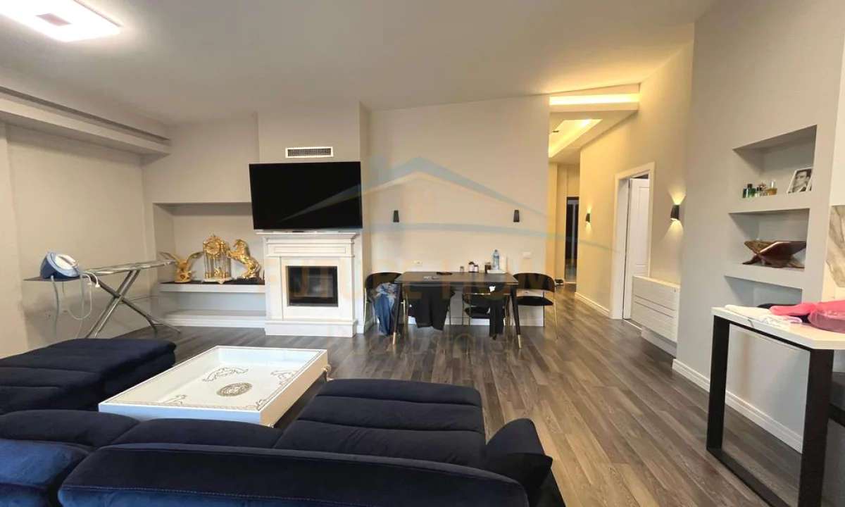 Appartamento in vendita a Tirana 3+1, Arredato