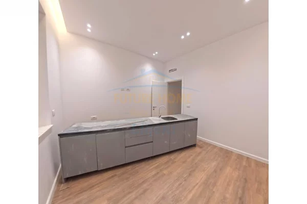 Appartamento in vendita a Tirana 1+1, Vuoto