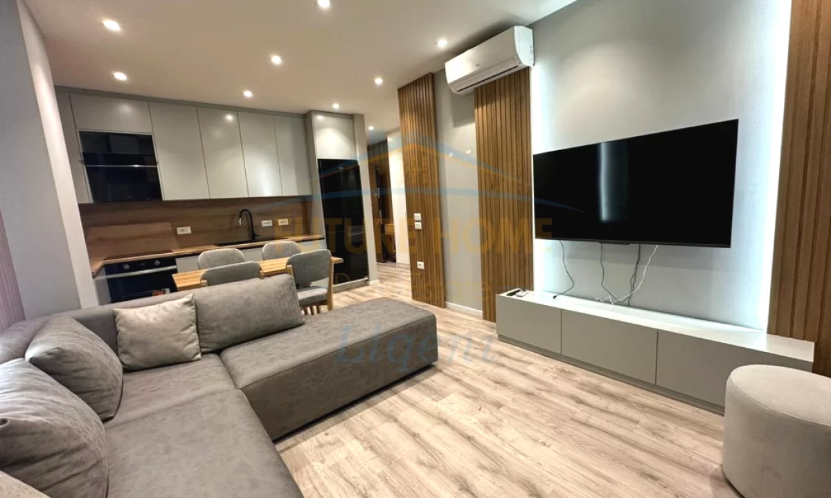 Appartamento in vendita a Tirana 1+1, Arredato