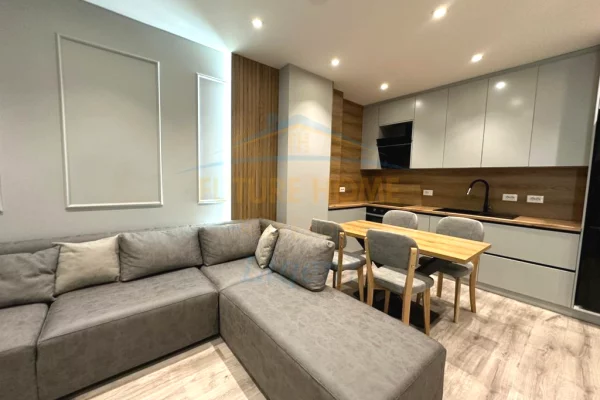 Appartamento in vendita a Tirana 1+1, Arredato