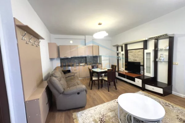 Appartamento in vendita a Tirana 1+1, Arredato