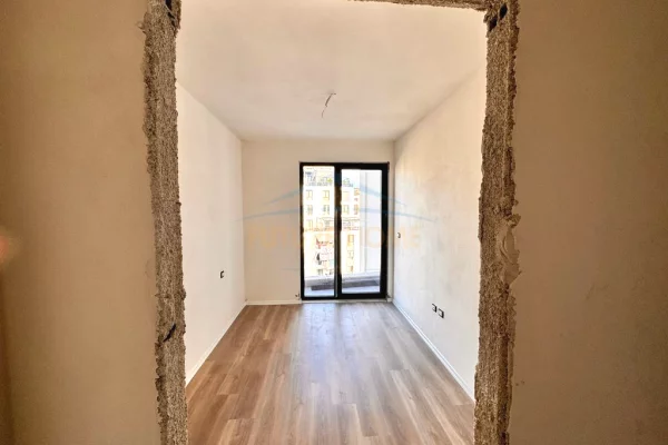 Shtepi ne shitje Apartament ne Tirane, 2+1, Mobilimi Bosh, pa mobiluar, Pagesa 165,920  Euro.