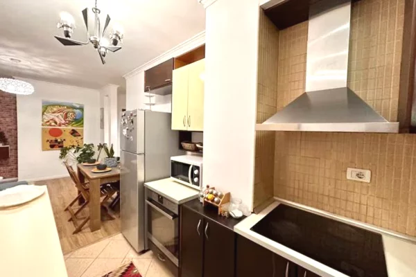 Appartamento in vendita a Tirana 2+1, Arredato