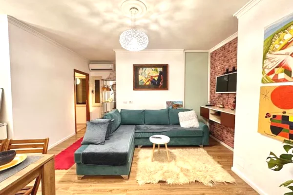 Appartamento in vendita a Tirana 2+1, Arredato