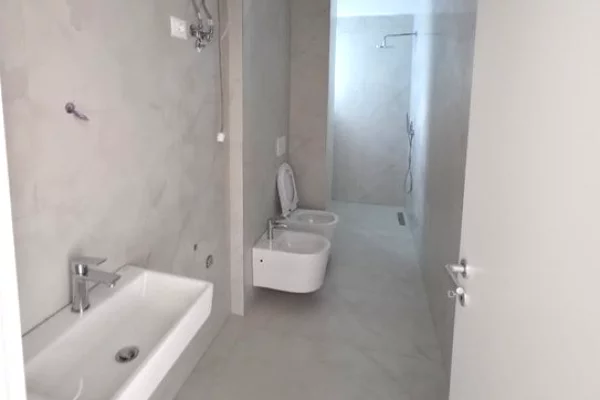 Appartamento in vendita a Tirana 1+1, Vuoto