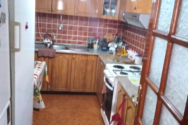 Appartamento in vendita a Tirana 2+1, Arredato