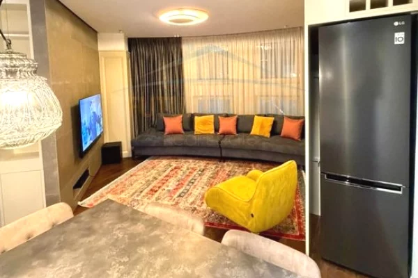 Appartamento in vendita a Tirana 2+1, Arredato