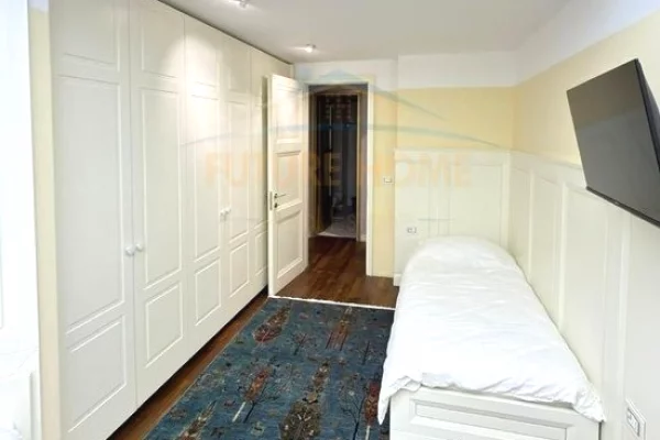 Appartamento in vendita a Tirana 2+1, Arredato