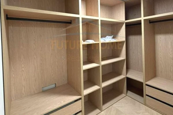 Shitet, Duplex + Post Parkimi, Golden Park