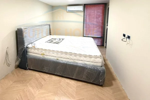 Duplex (casa a 2 piani) in vendita a Tirana 2+1, SemiArredato