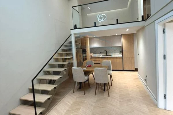 Duplex (casa a 2 piani) in vendita a Tirana 2+1, SemiArredato