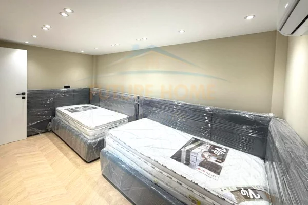 Duplex (casa a 2 piani) in vendita a Tirana 2+1, SemiArredato