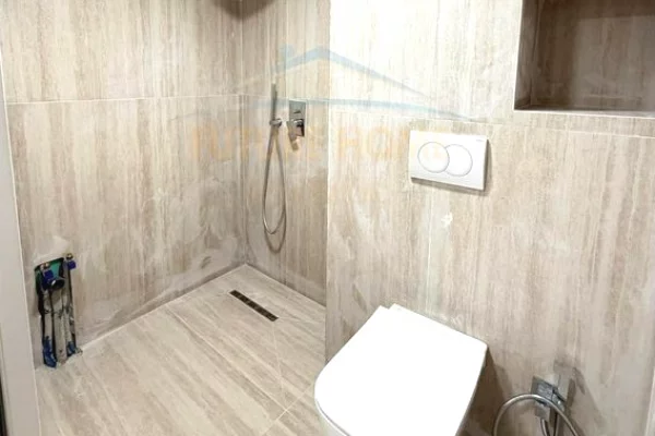 Duplex (casa a 2 piani) in vendita a Tirana 2+1, SemiArredato