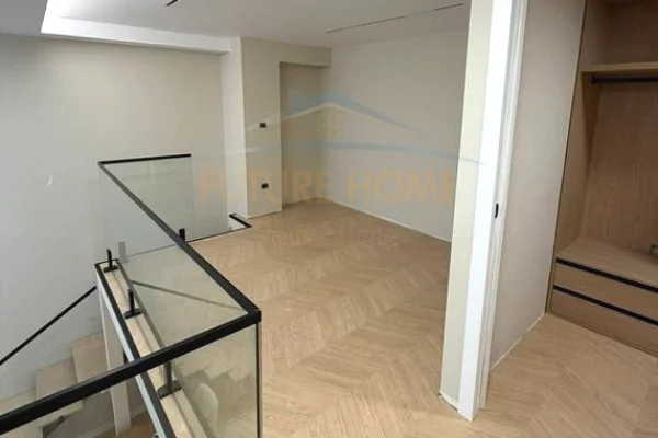 Duplex (casa a 2 piani) in vendita a Tirana 2+1, SemiArredato