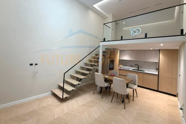 Duplex (casa a 2 piani) in vendita a Tirana 2+1, SemiArredato