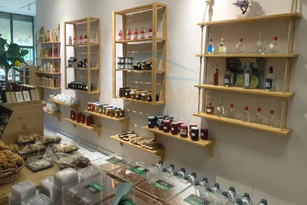 Shitet, Biznes, Rruga 5 Maji, Tirane.