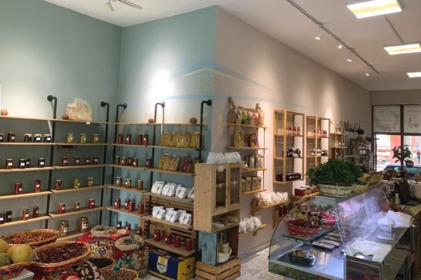 Shitet, Biznes, Rruga 5 Maji, Tirane.