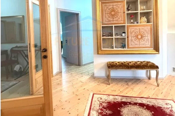 Appartamento in vendita a Tirana 2+1, Arredato