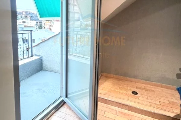 Appartamento in vendita a Tirana 2+1, Arredato