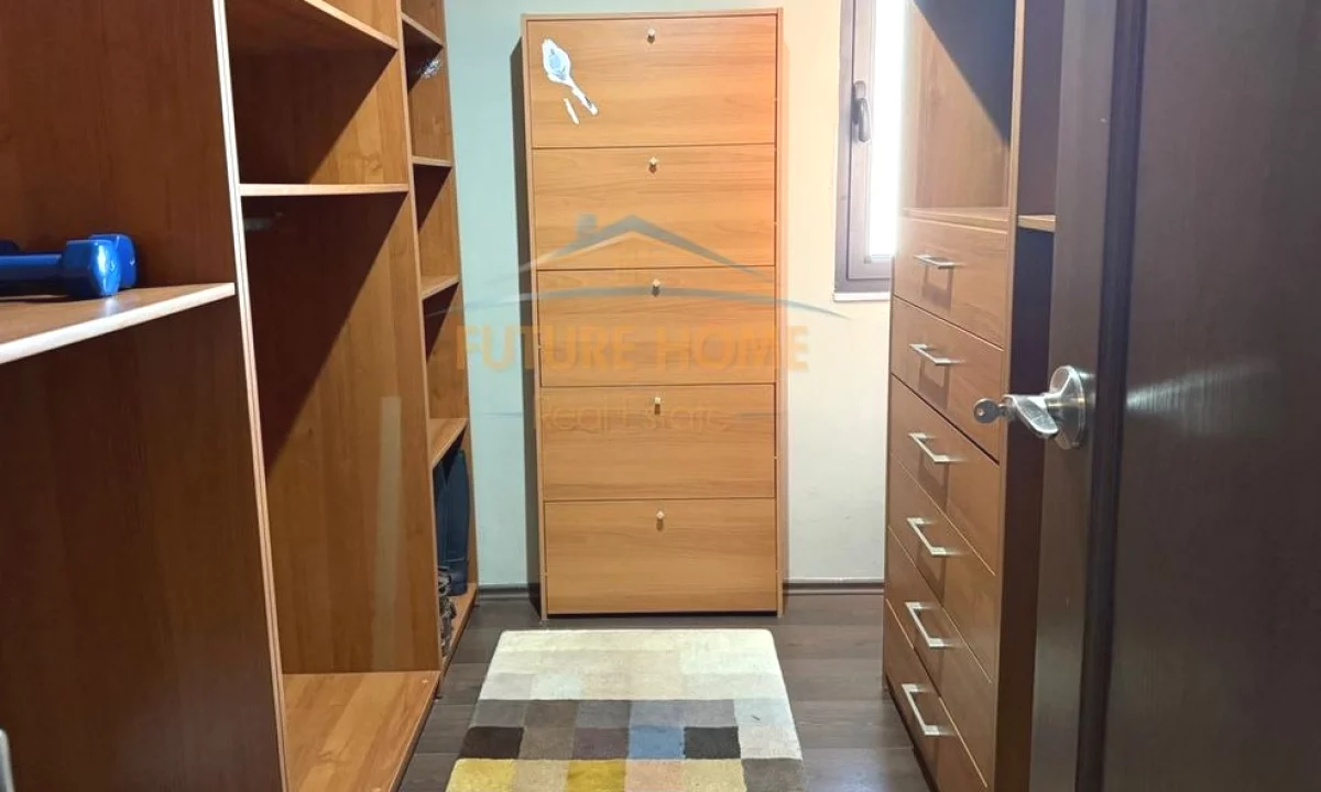 Appartamento in vendita a Tirana 2+1, Arredato