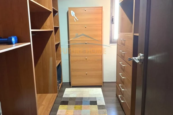 Shitet, Apartament 2+1+2, Yzberisht.