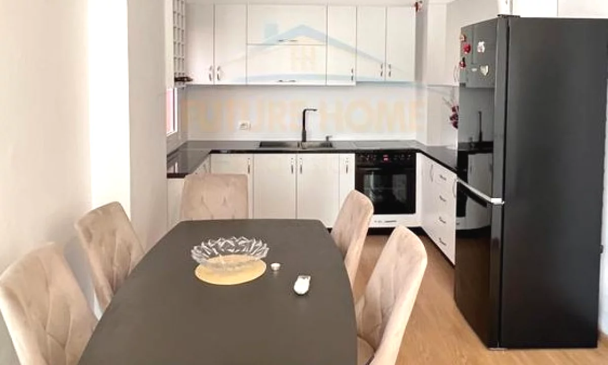 Appartamento in vendita a Tirana 1+1, Arredato