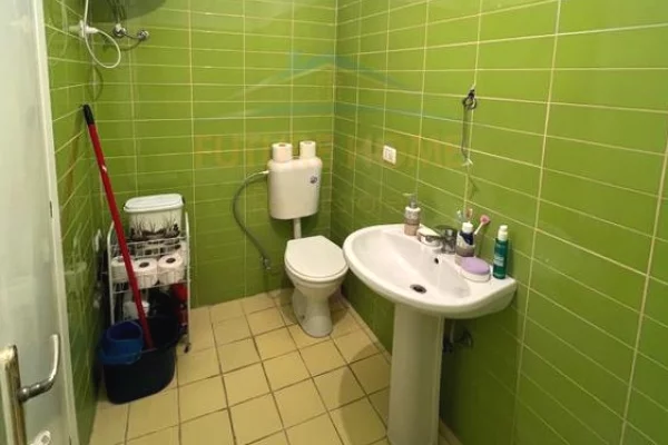 Appartamento in vendita a Tirana 1+1, Arredato