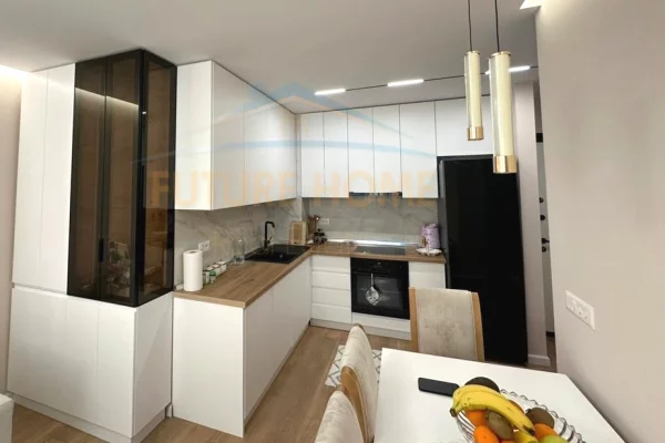 Appartamento in vendita a Tirana 1+1, Arredato