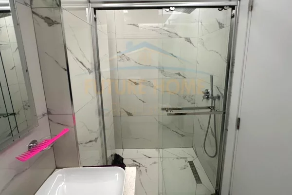 Appartamento in vendita a Tirana 1+1, Arredato