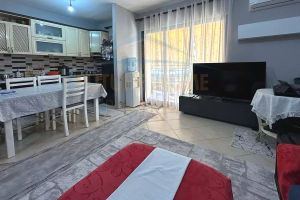 Appartamento in vendita a Tirana 2+1, Arredato