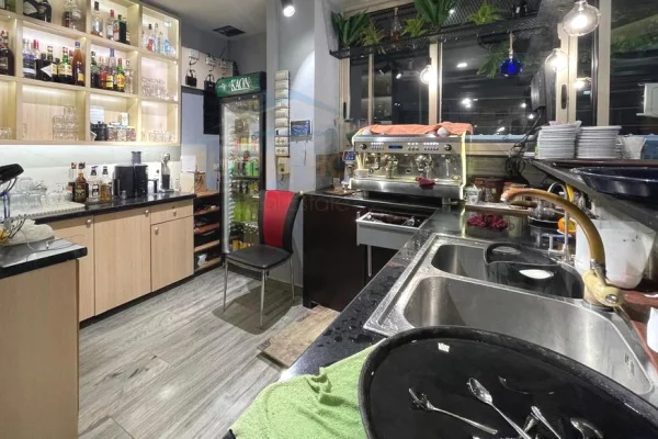 Shitet, Ambient Biznesi, Bar-Kafe, Rruga Hysen Gjura, Porcelan, Tirane