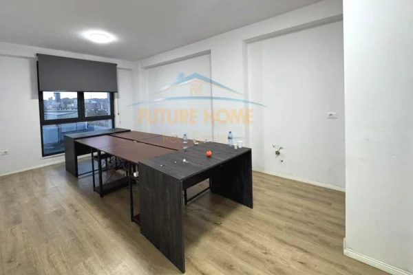 Ambient biznesi me qera 3+1 ne Tirane - 600 Euro