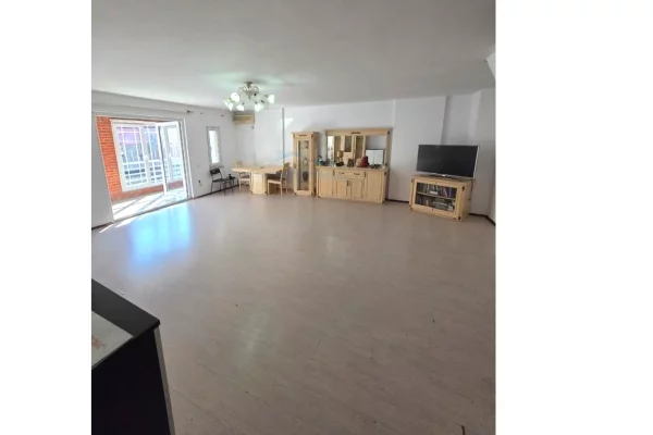 Appartamento in vendita a Tirana 3+1, SemiArredato