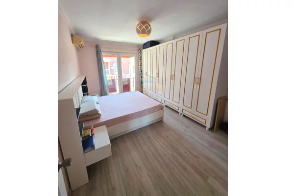 Appartamento in vendita a Tirana 3+1, SemiArredato