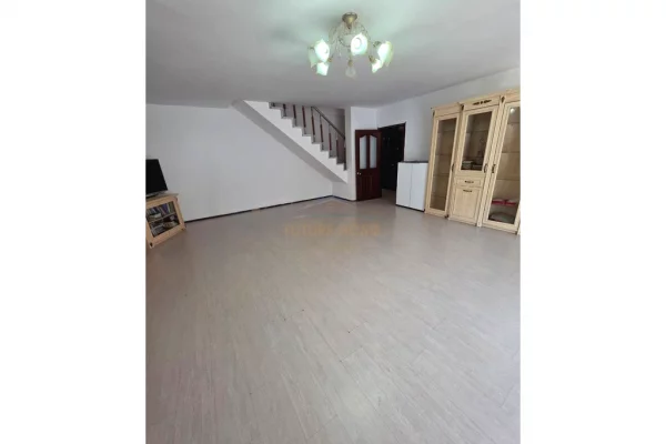 Appartamento in vendita a Tirana 3+1, SemiArredato