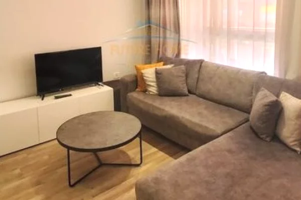 Shtepi me qera Apartament ne Tirane, 1+1, Mobilimi E mobiluar, Pagesa 450  Euro.